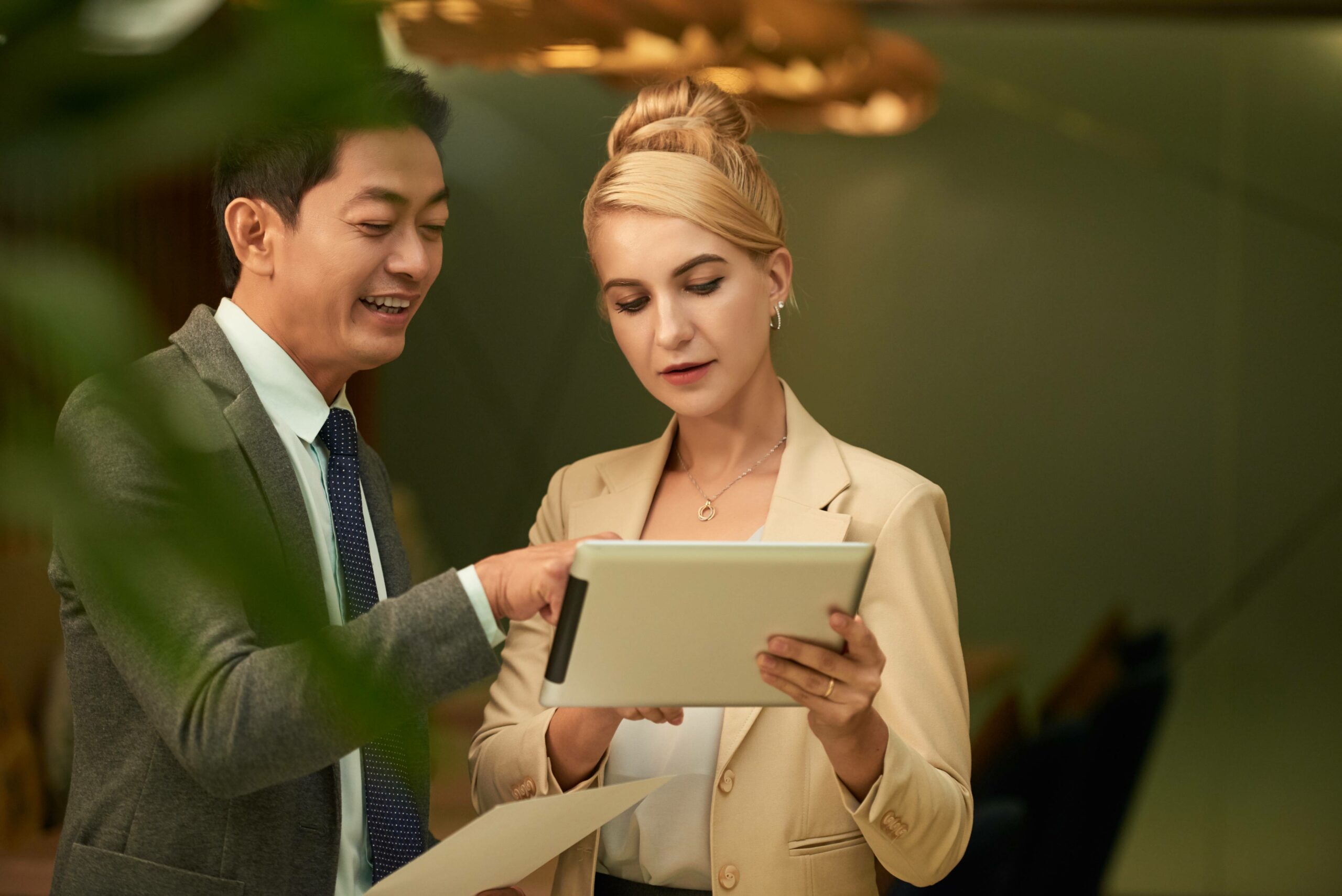 Front Desk Software for Hotels A Comprehensive Guide RoomRaccoon