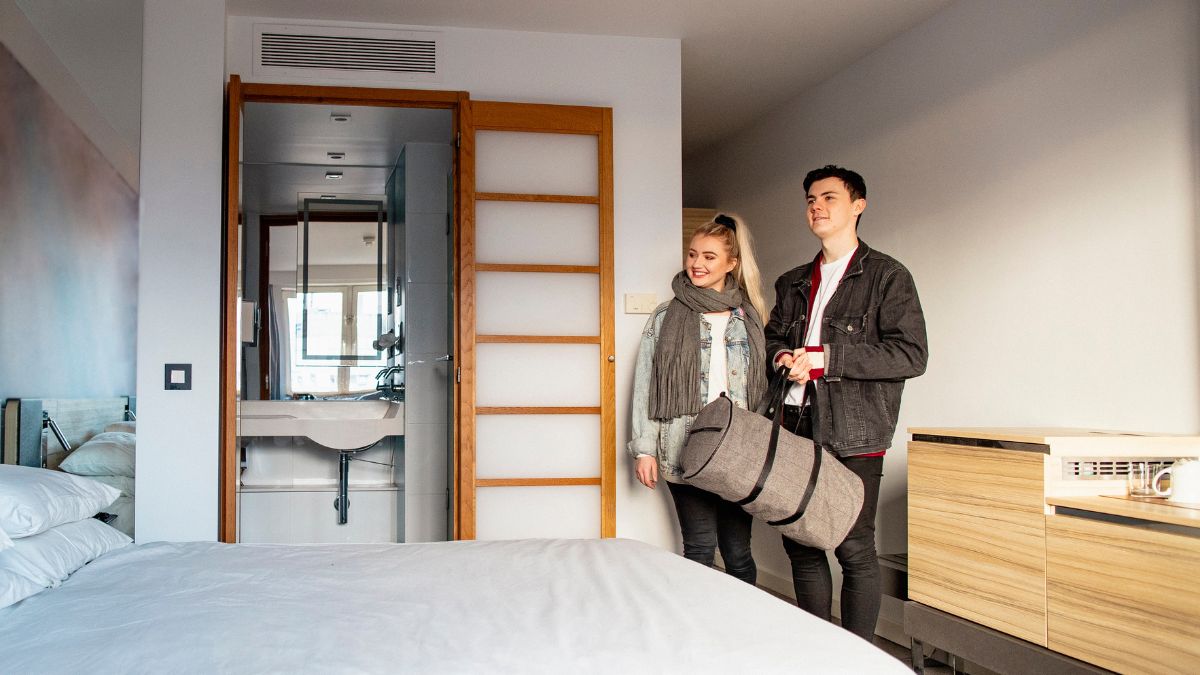 Optimise the Hotel Guest Experience Journey: 5 Key Stages