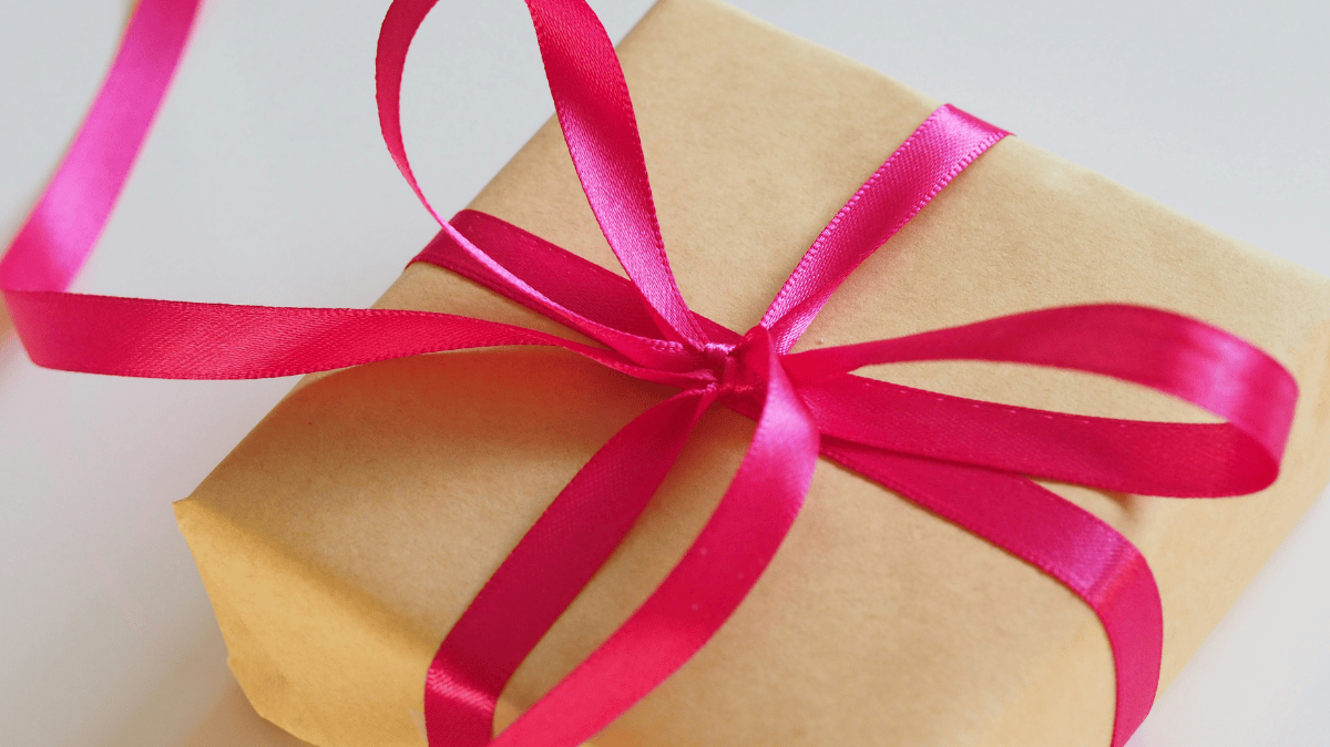 pink-bow-gift